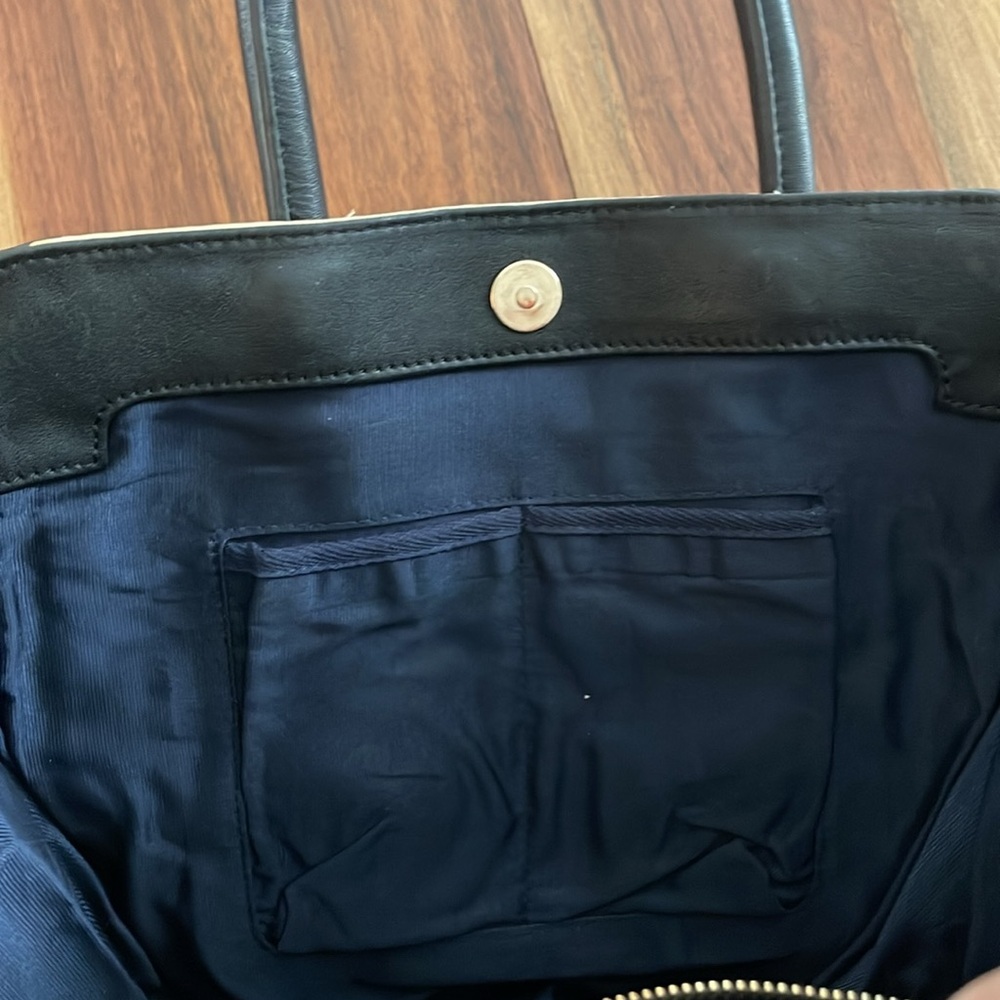 Pour La Victoire Large Butler Gorgeous Leather Tote Handbag. P1250 - Picture 11 of 16